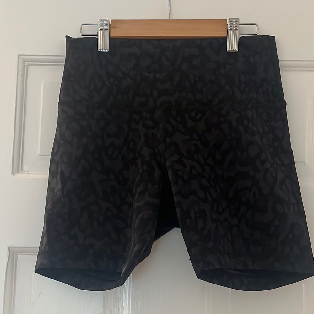 Lululemon 6in biker shorts